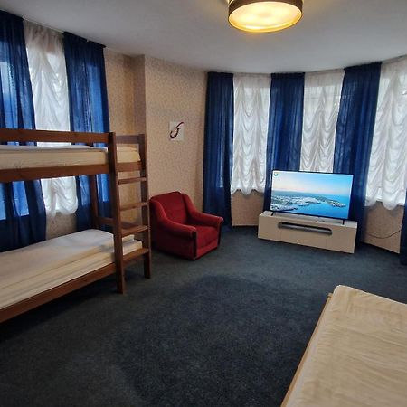 Central Hotel With Free Parking Рига Экстерьер фото