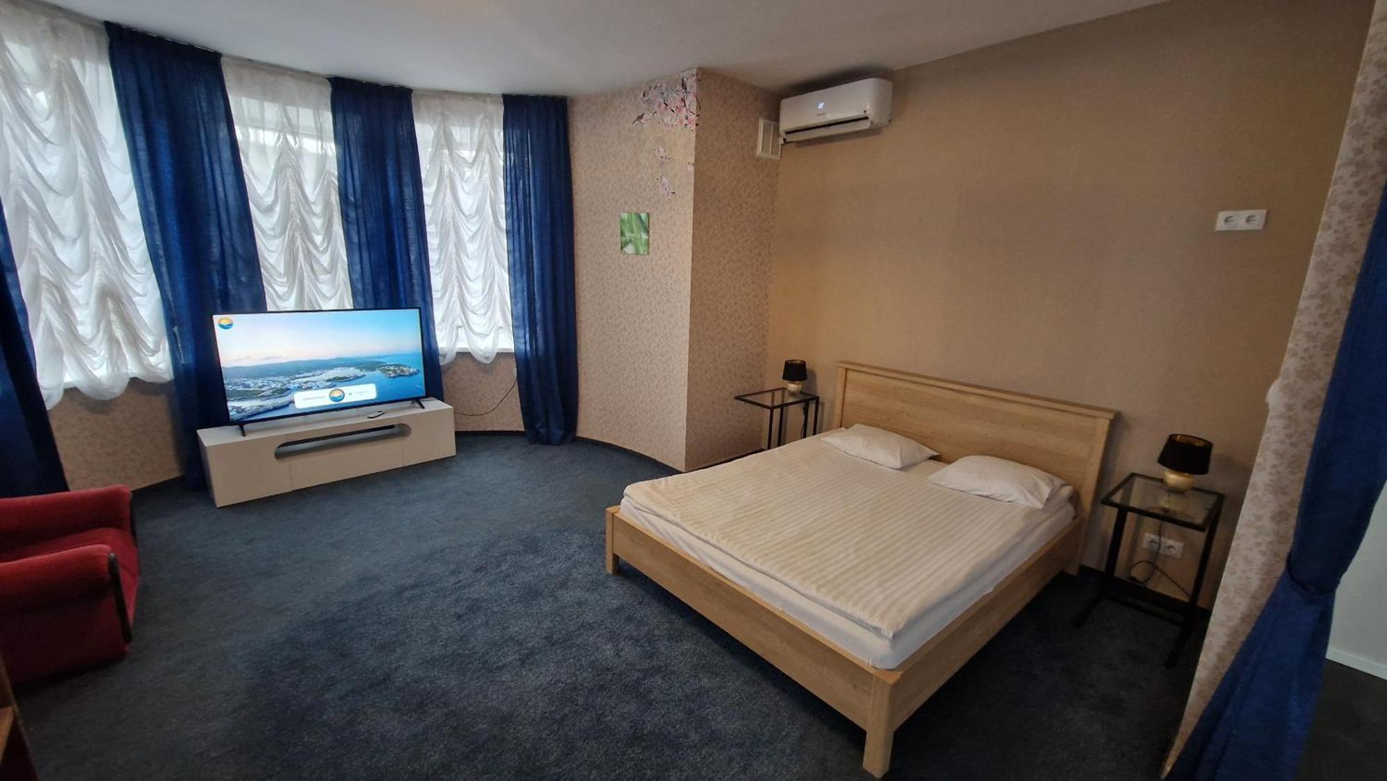 Central Hotel With Free Parking Рига Экстерьер фото