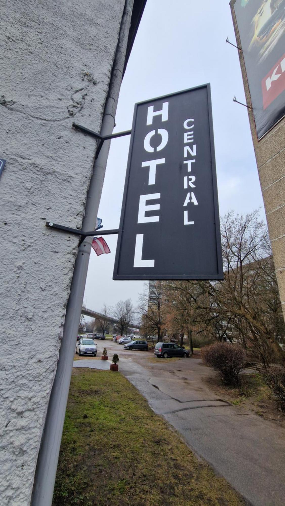 Central Hotel With Free Parking Рига Экстерьер фото
